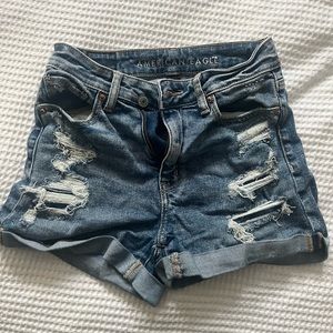 American Eagle NEW distressed denim shorts